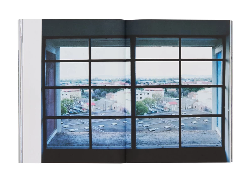 Looking Through: Le Corbusier Windows - ホンマタカシ | shashasha