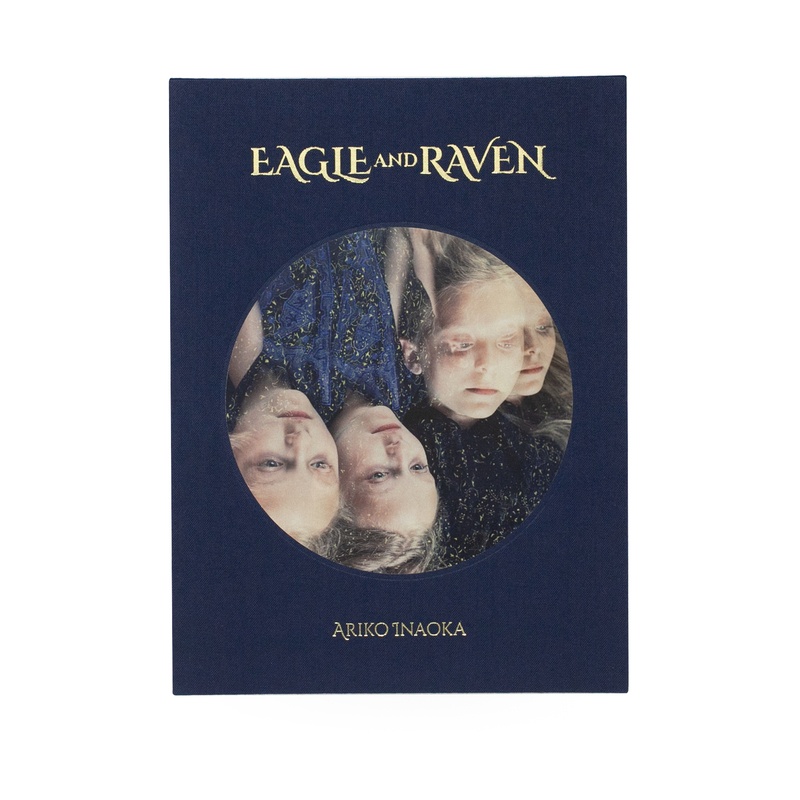 Eagle and Raven (Gold) - 稲岡 亜里子 | shashasha 写々者 - 写真集と 