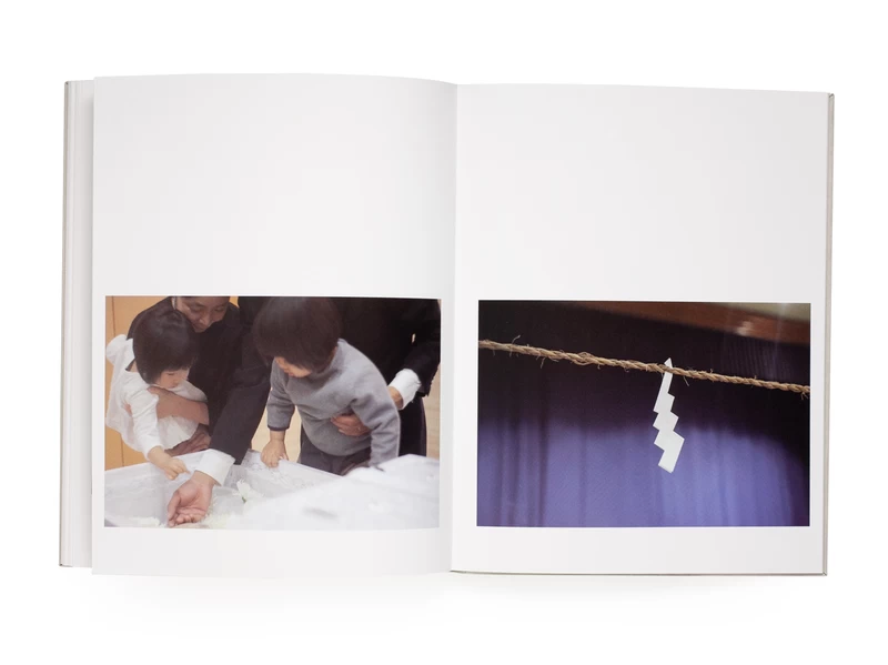 as it is - 川内倫子 | shashasha 写々者 - 写真集とアートブック