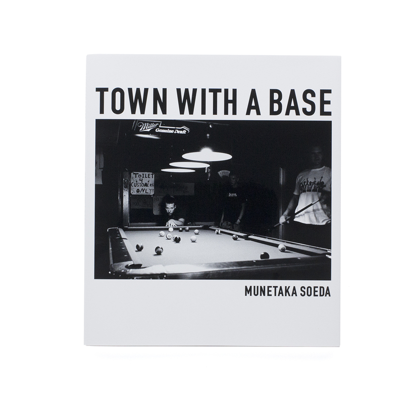 TOWN WITH A BASE - 副田宗鷹 | shashasha 写々者 - 写真集と