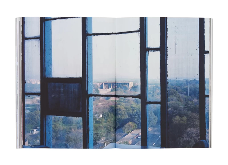 Looking Through: Le Corbusier Windows - ホンマタカシ | shashasha