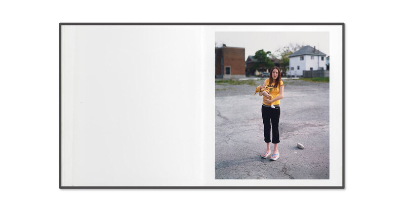 Niagara - Alec SOTH | shashasha 写々者 - Photography & art in books