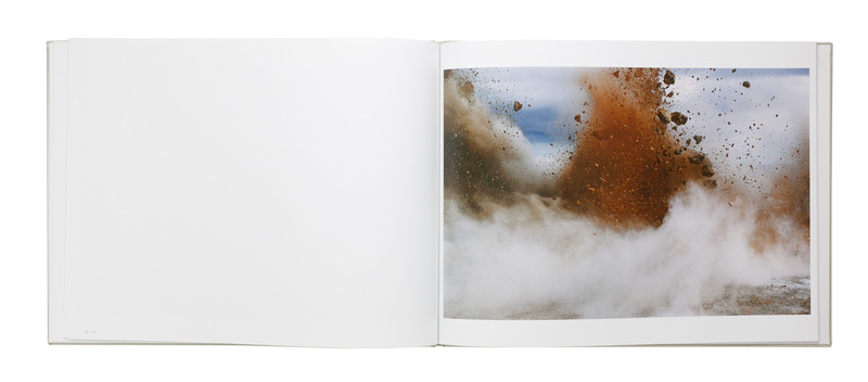 A Bird / Blast #130 - 畠山直哉 | shashasha 写々者 - 写真集とアート