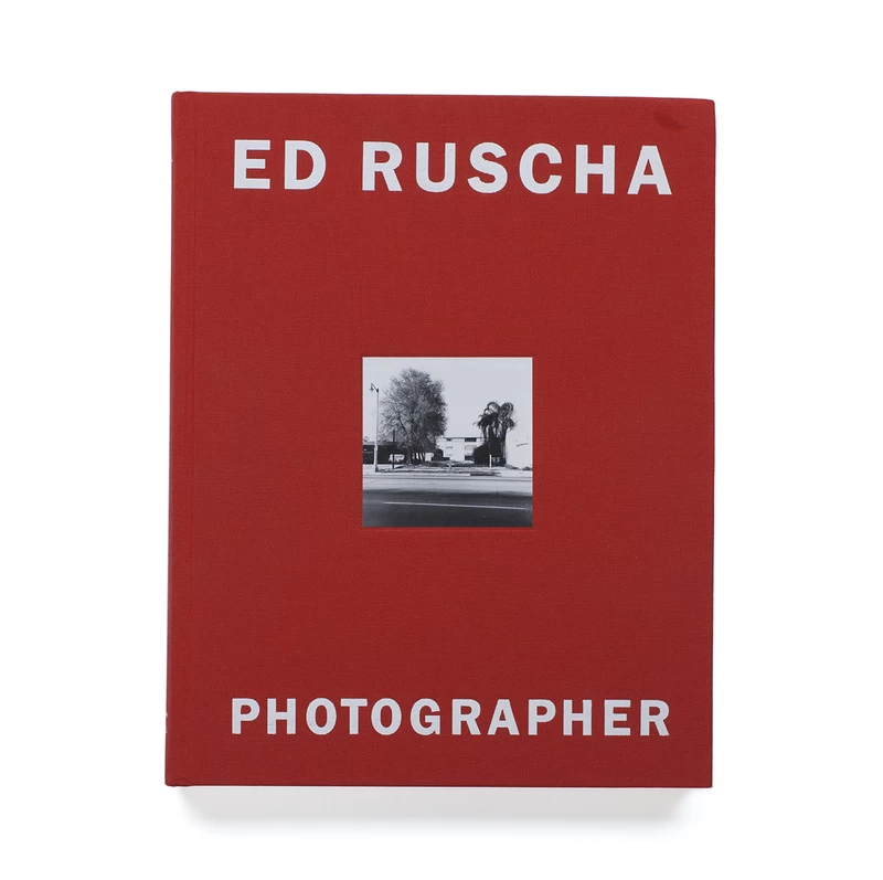 ED RUSCHA　Photographer　エド・ルシェ 2bjGAAvyP_gJtoCB.webp